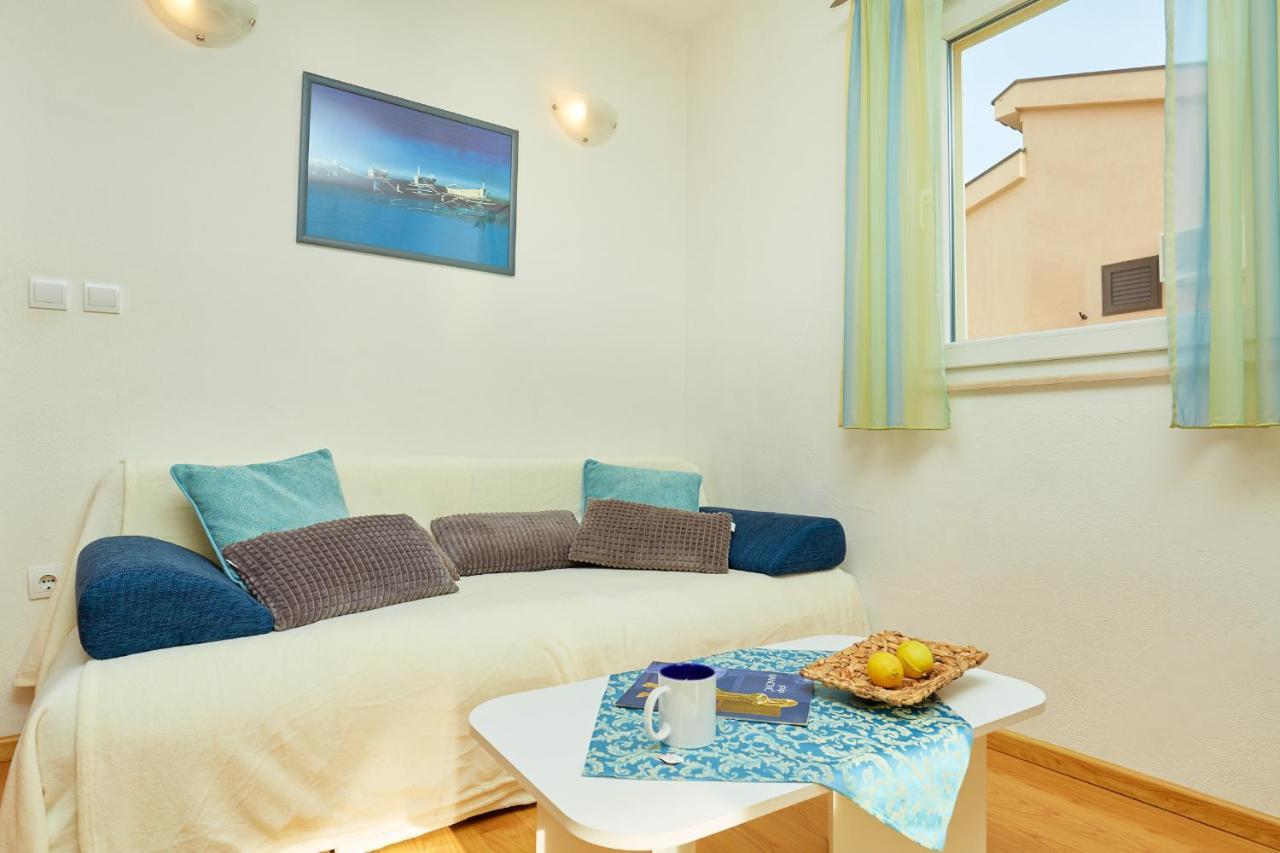Apartments Zelic Tučepi Habitación foto