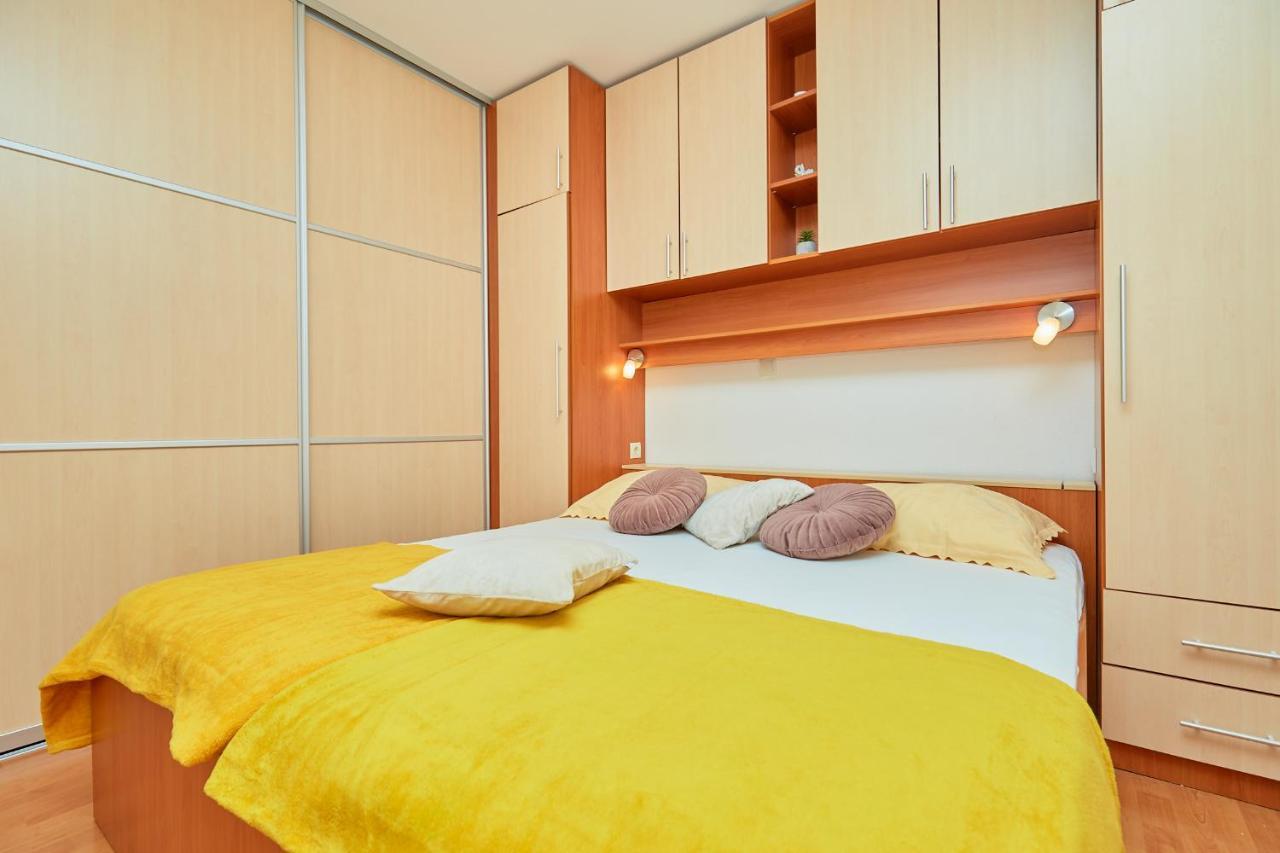 Apartments Zelic Tučepi Habitación foto