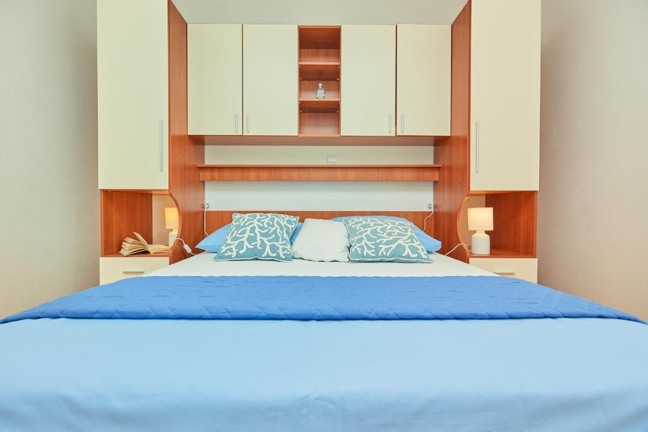Apartments Zelic Tučepi Habitación foto