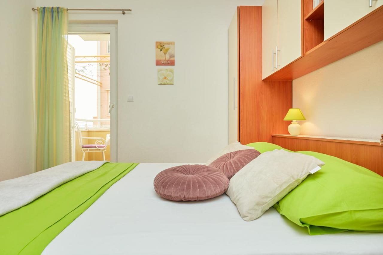 Apartments Zelic Tučepi Habitación foto