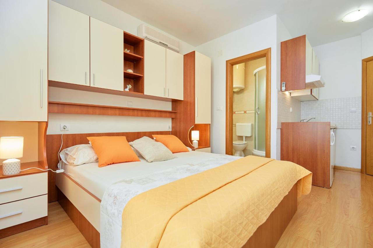 Apartments Zelic Tučepi Habitación foto