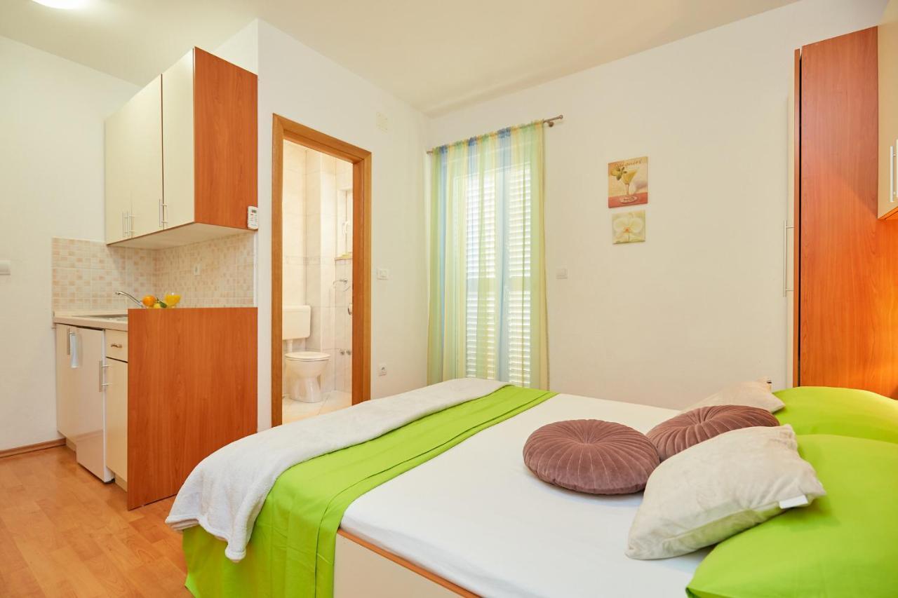 Apartments Zelic Tučepi Habitación foto