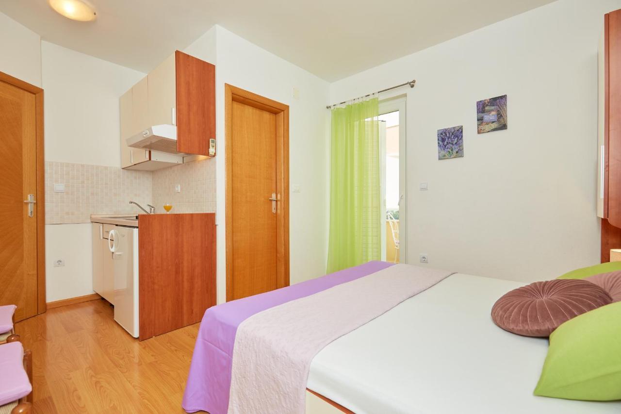 Apartments Zelic Tučepi Habitación foto