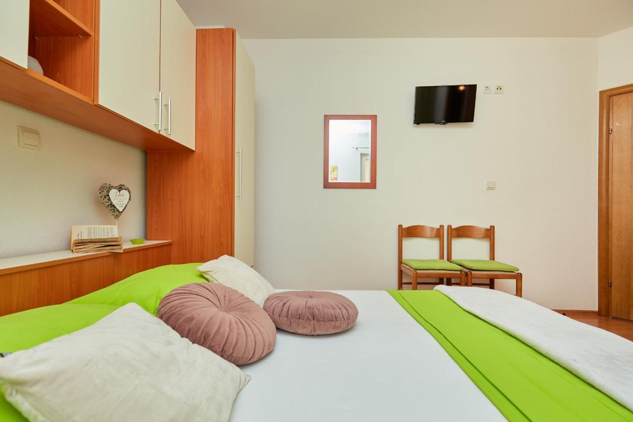 Apartments Zelic Tučepi Habitación foto