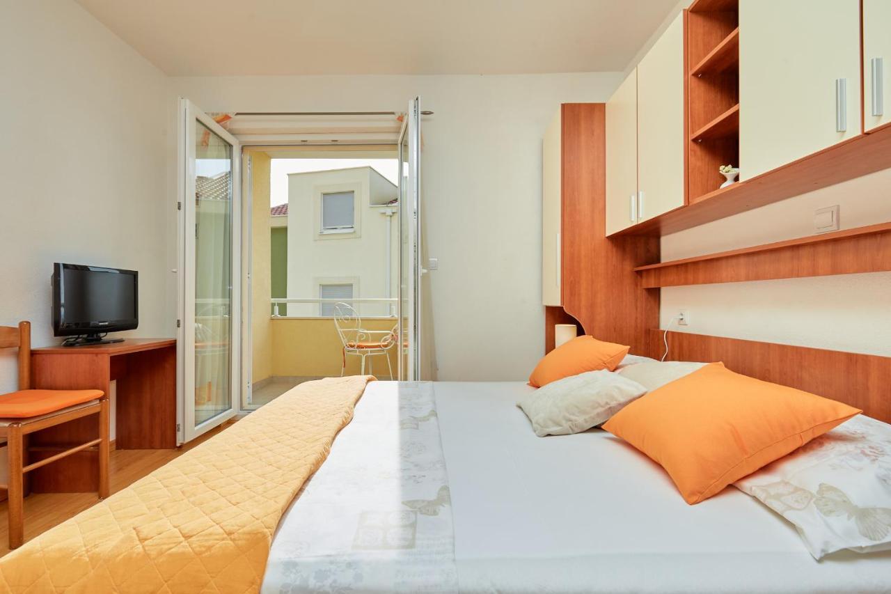 Apartments Zelic Tučepi Habitación foto