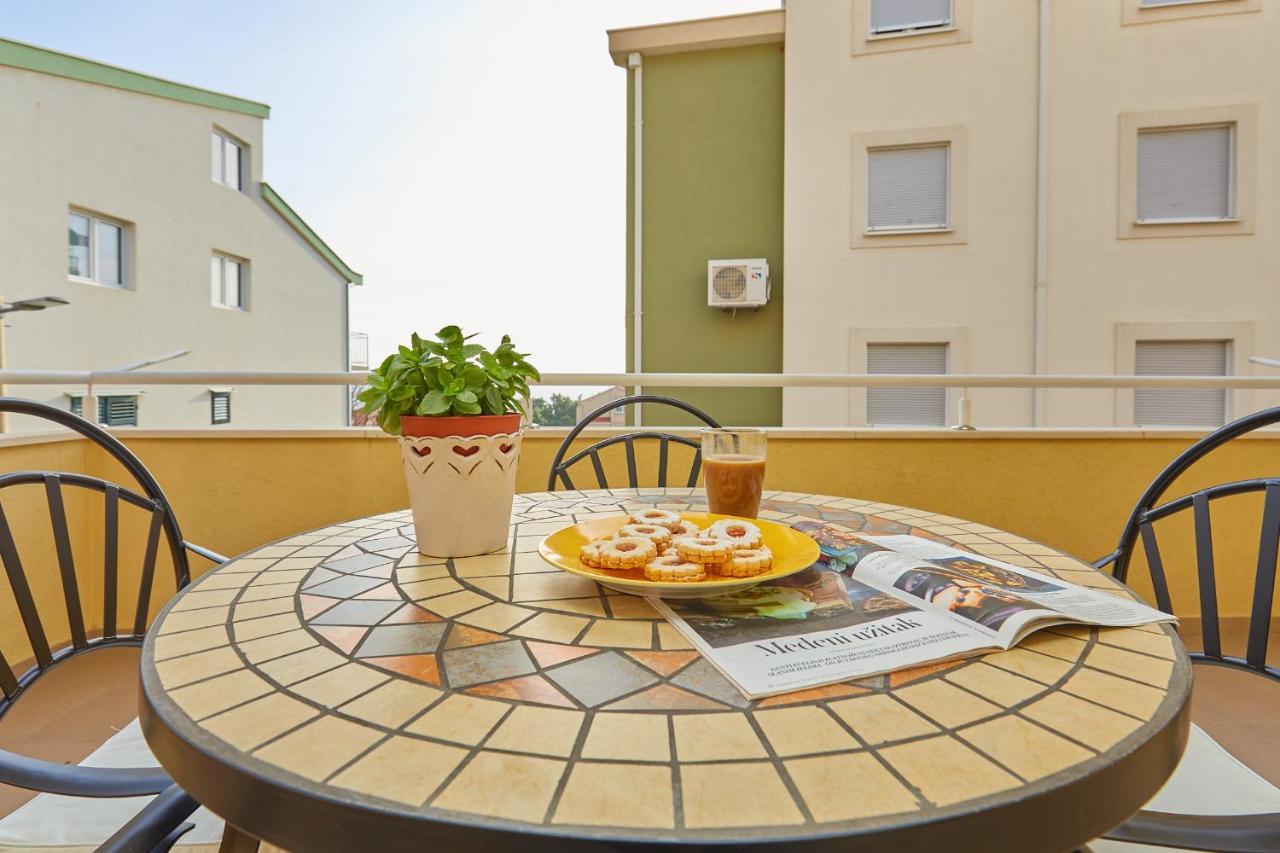 Apartments Zelic Tučepi Exterior foto
