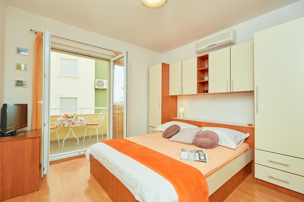 Apartments Zelic Tučepi Exterior foto